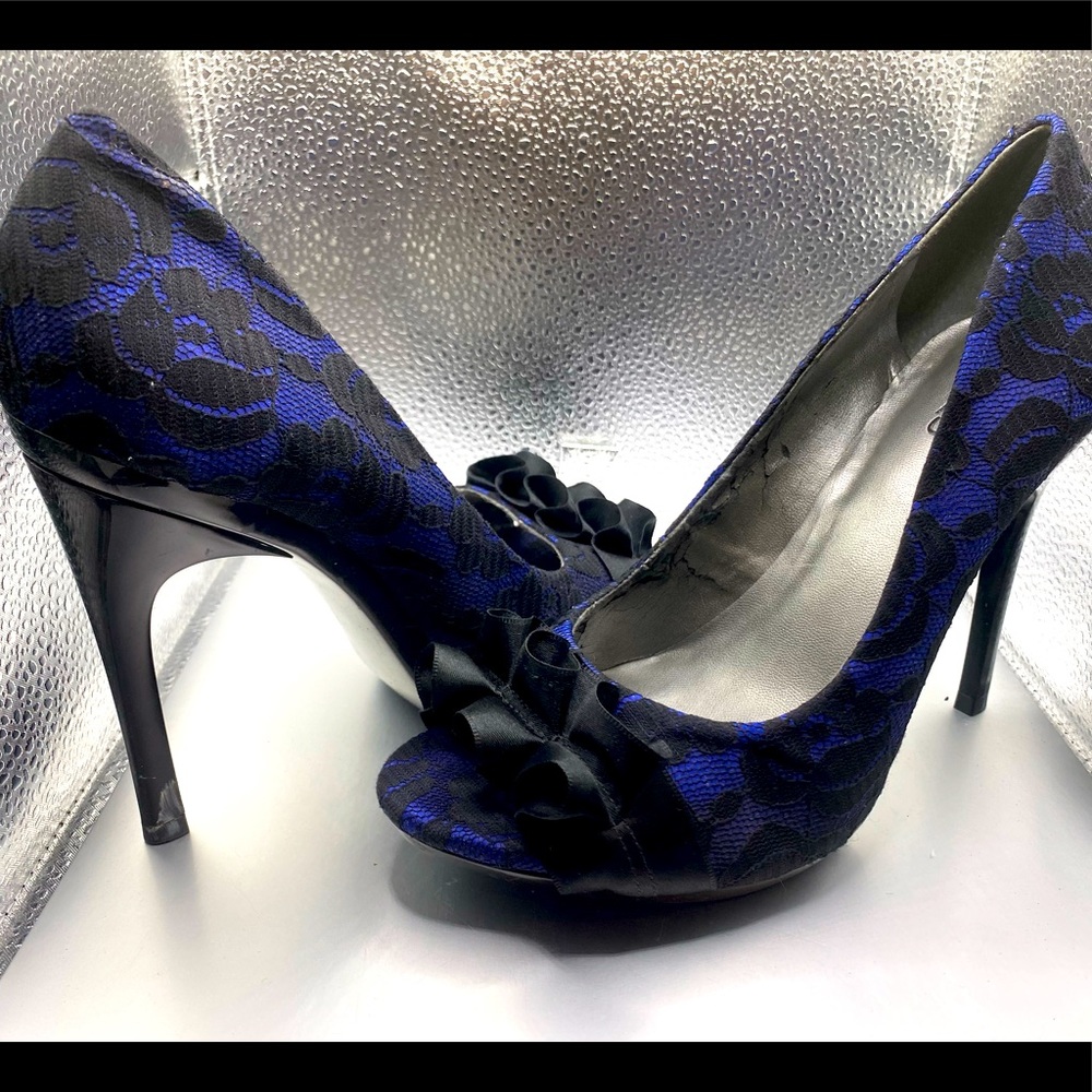 Carlos Santana Lace heels